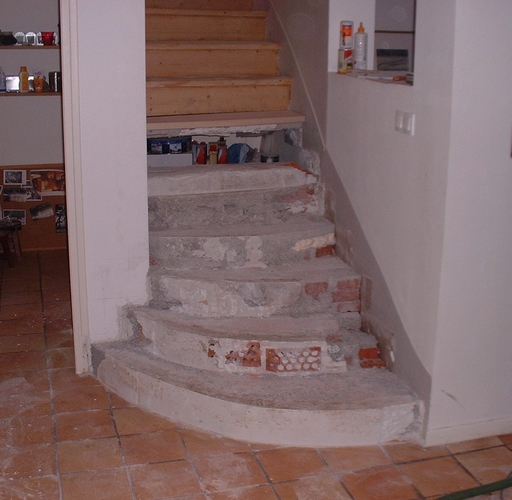 menuiserie: escalier 01 habillage en bois avant