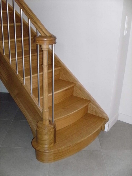 menuiserie:Escalier en chne avec volutes et poteaux bois et inoxl